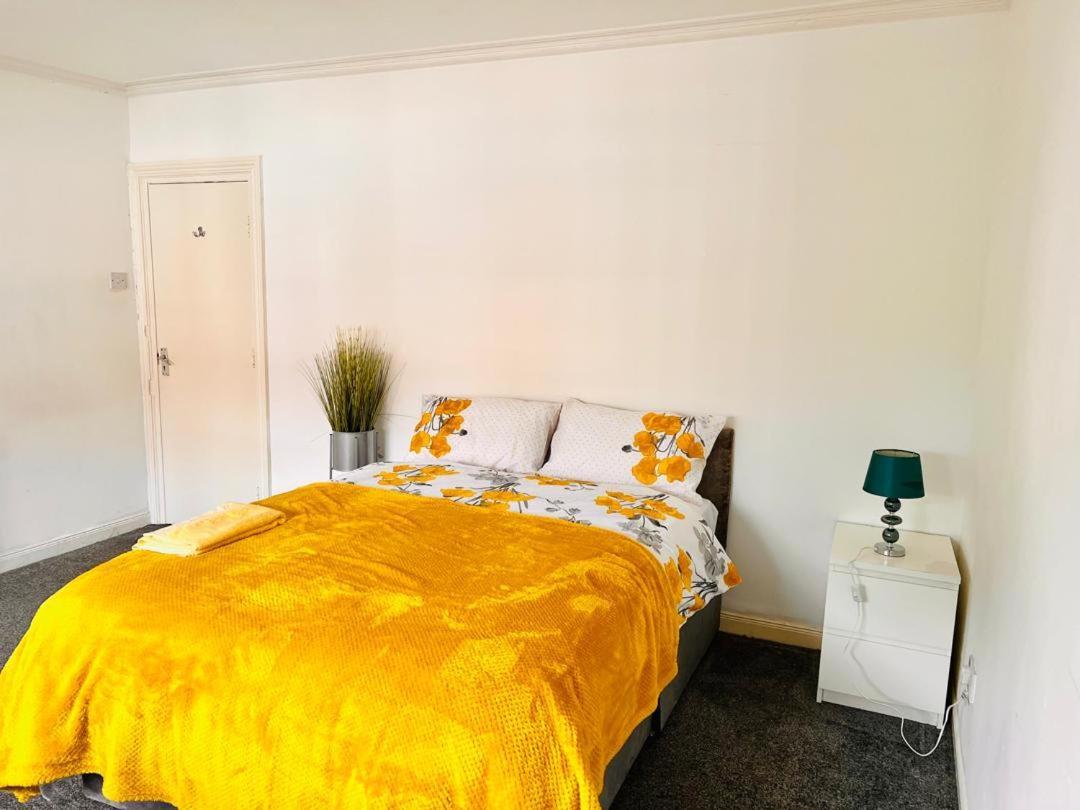 Private Room Close To Leeds University And City Centre Exterior photo