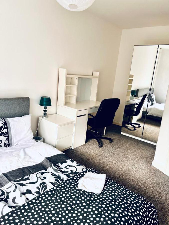 Private Room Close To Leeds University And City Centre Exterior photo
