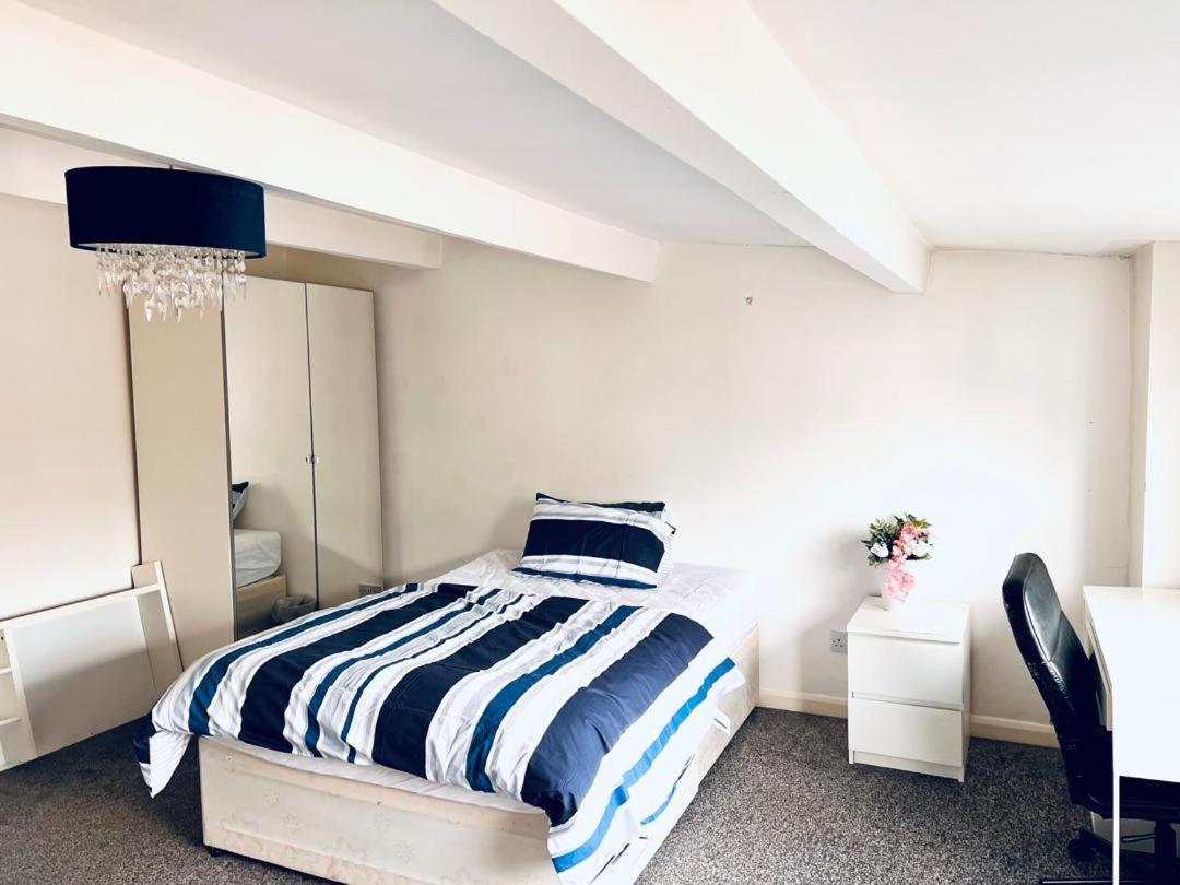 Private Room Close To Leeds University And City Centre Exterior photo