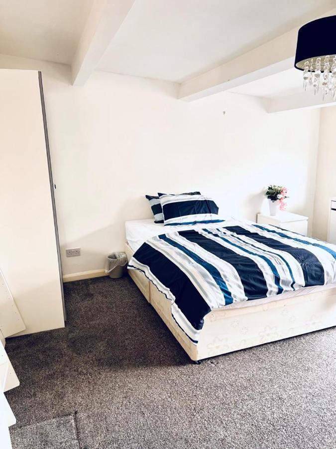 Private Room Close To Leeds University And City Centre Exterior photo