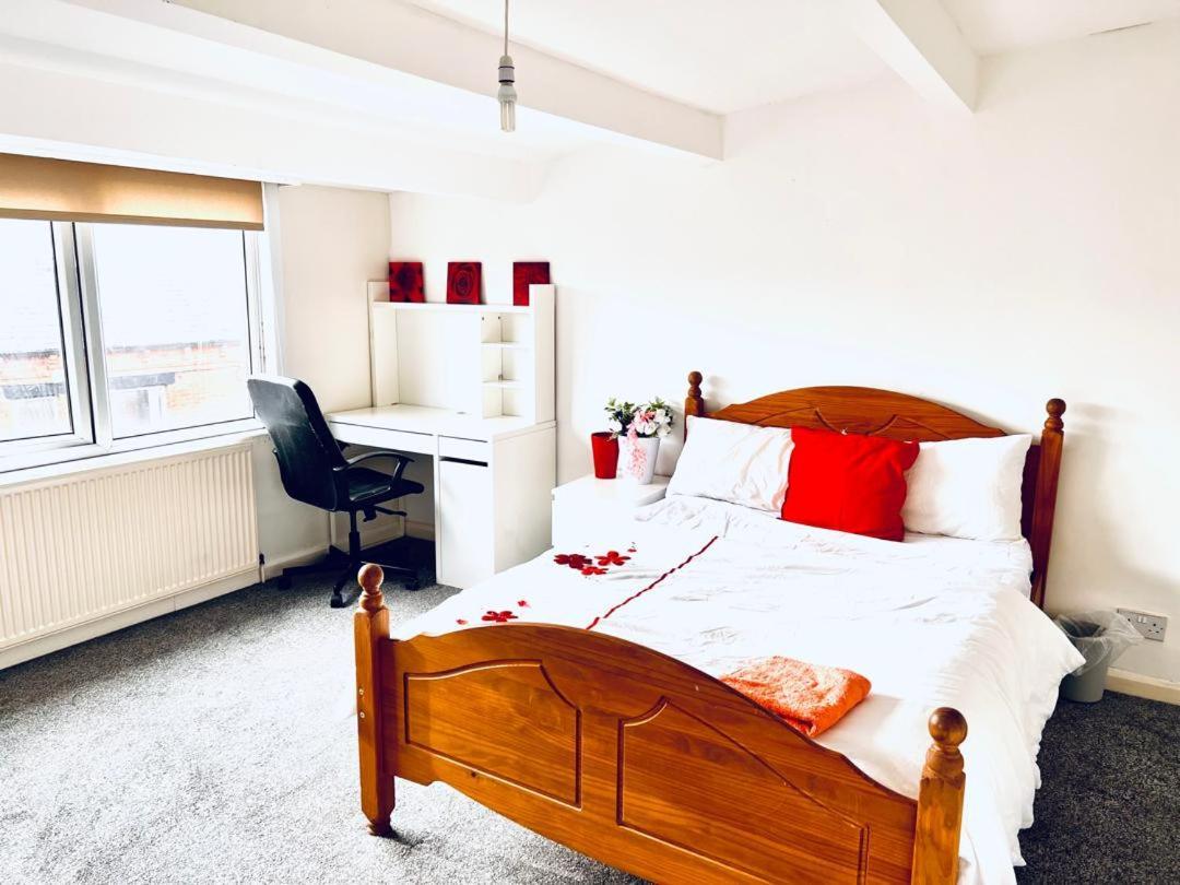 Private Room Close To Leeds University And City Centre Exterior photo