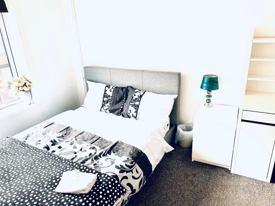 Private Room Close To Leeds University And City Centre Exterior photo