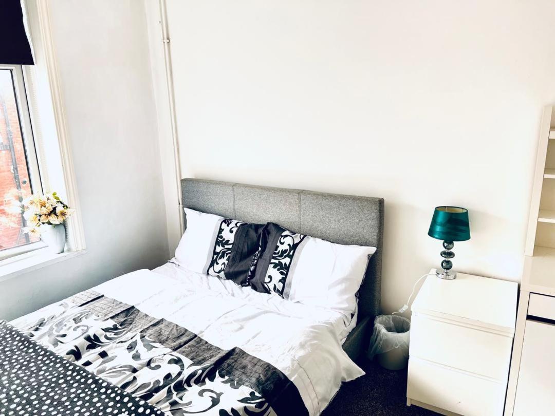 Private Room Close To Leeds University And City Centre Exterior photo