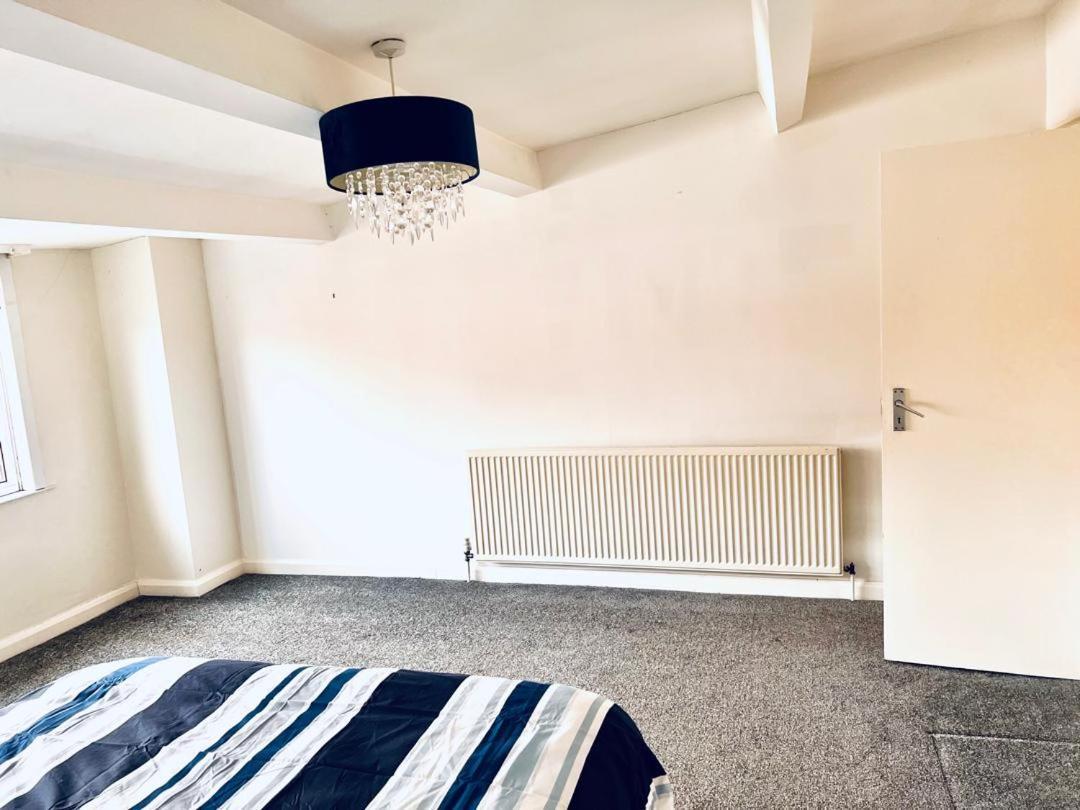Private Room Close To Leeds University And City Centre Exterior photo