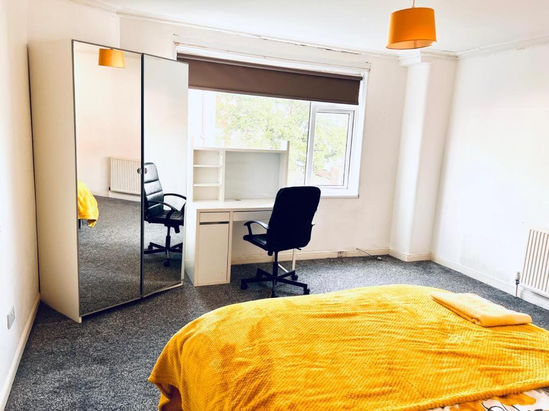 Private Room Close To Leeds University And City Centre Exterior photo