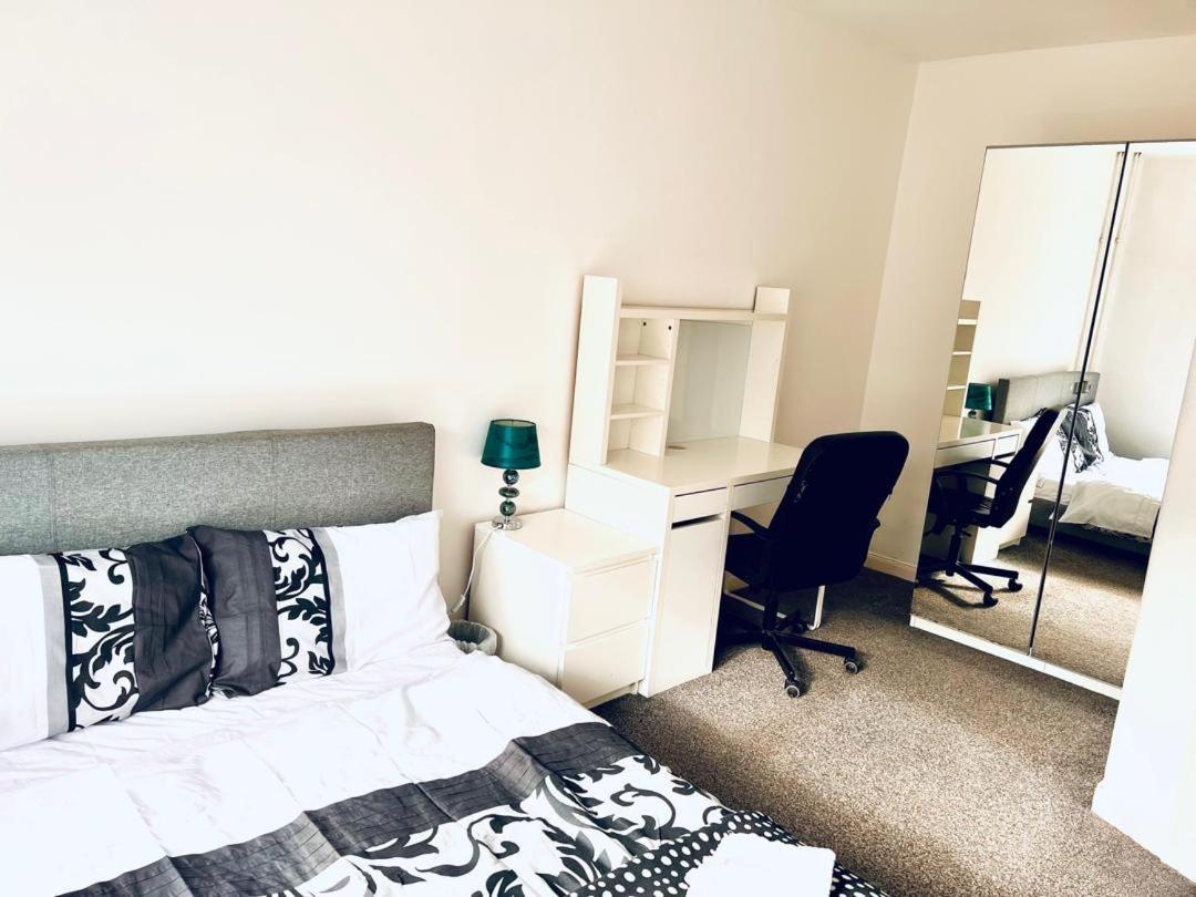 Private Room Close To Leeds University And City Centre Exterior photo