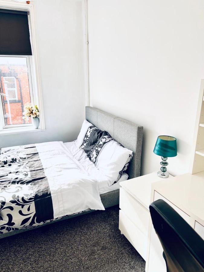 Private Room Close To Leeds University And City Centre Exterior photo