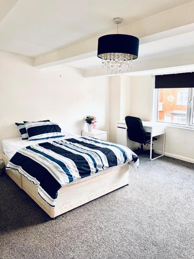 Private Room Close To Leeds University And City Centre Exterior photo
