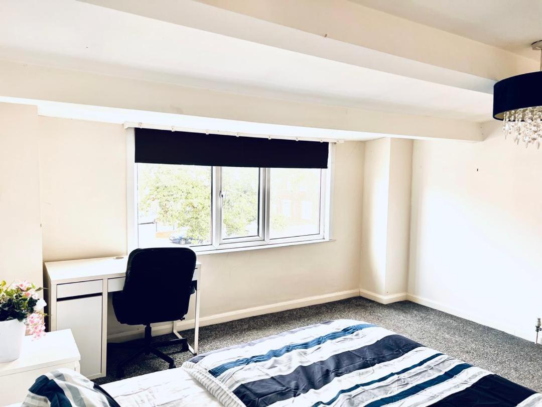 Private Room Close To Leeds University And City Centre Exterior photo
